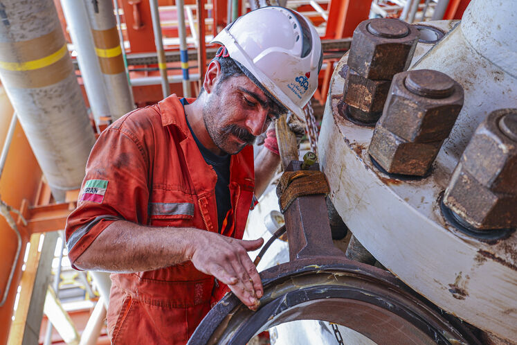 تعمیرات اساسی سکوی SPD13D پارس جنوبی