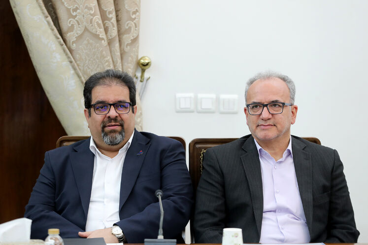 سعید توکلی، مدیرعامل شرکت ملی گاز ایران (سمت چپ)