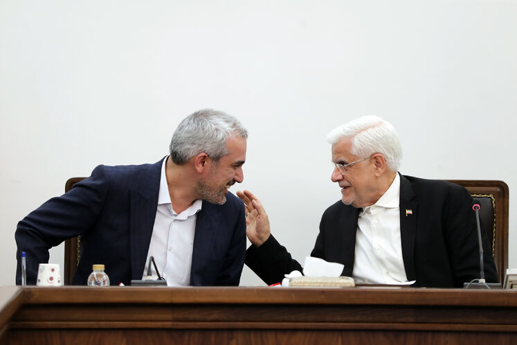 محمدرضا عارف، معاون اول رئیس‌جمهوری و سید علی مدنی‌زاده، وزیر امور اقتصادی و دارایی 