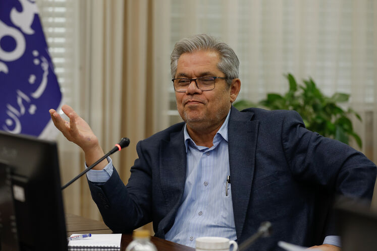 فرخ علیخانی، مدیر نظارت بر تولید نفت و گاز شرکت ملی نفت ایران