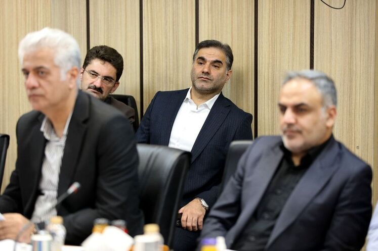 نشست حمید بورد، مدیرعامل شرکت ملی نفت ایران با اعضای هیئت‌مدیره شرکت نفت فلات قاره