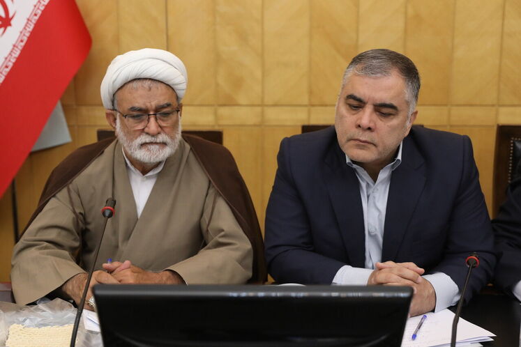 محسن پاک‌نژاد، وزیر نفت و موسی احمدی، رئیس کمیسیون انرژی مجلس
