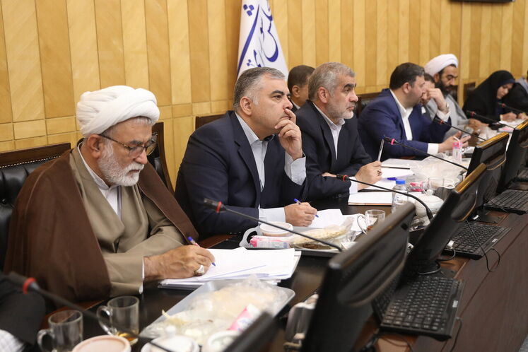 محسن پاک‌نژاد، وزیر نفت و موسی احمدی، رئیس کمیسیون انرژی مجلس