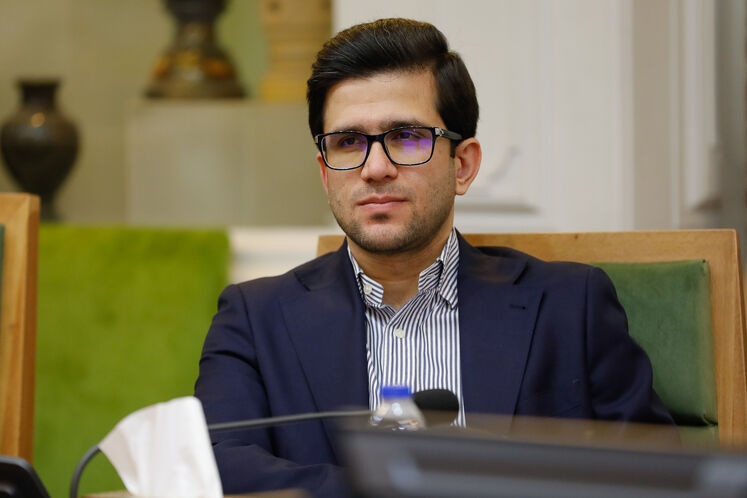 محمدصادق عظیمی‌فر، معاون وزیر و مدیرعامل شرکت ملی پالایش و پخش فرآورده‌های نفتی ایران