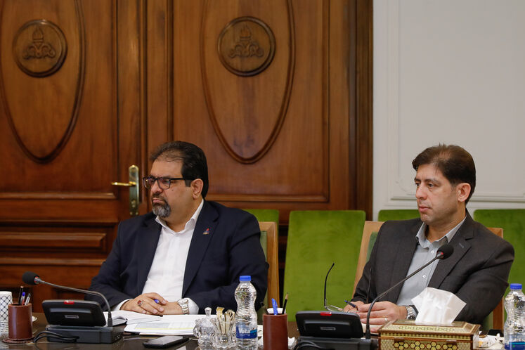 سعید توکلی، معاون وزیر و مدیرعامل شرکت ملی گاز ایران (سمت چپ)