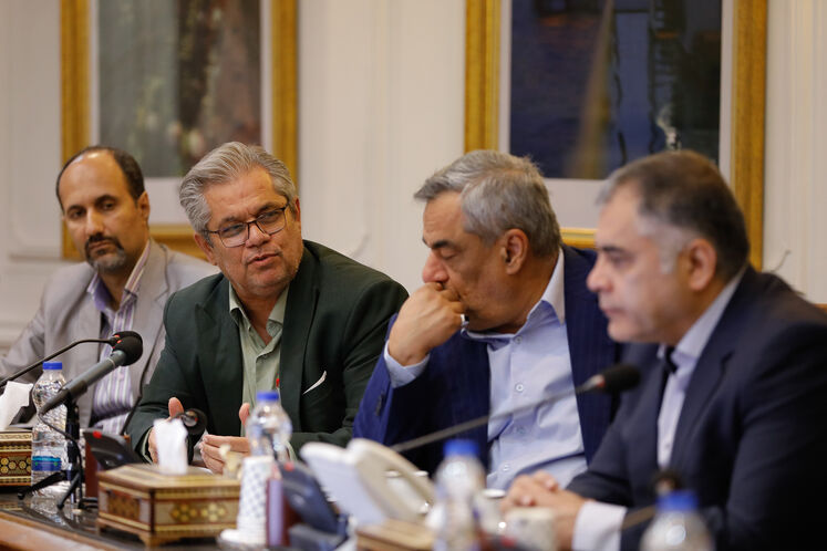 فرخ علیخانی، مدیر نظارت بر تولید نفت و گاز شرکت ملی نفت ایران 
