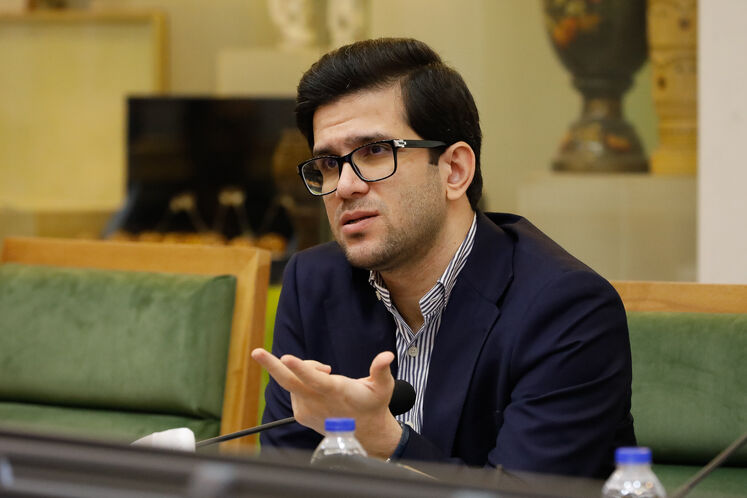 محمدصادق عظیمی‌فر، معاون وزیر و مدیرعامل شرکت ملی پالایش و پخش فرآورده‌های نفتی ایران