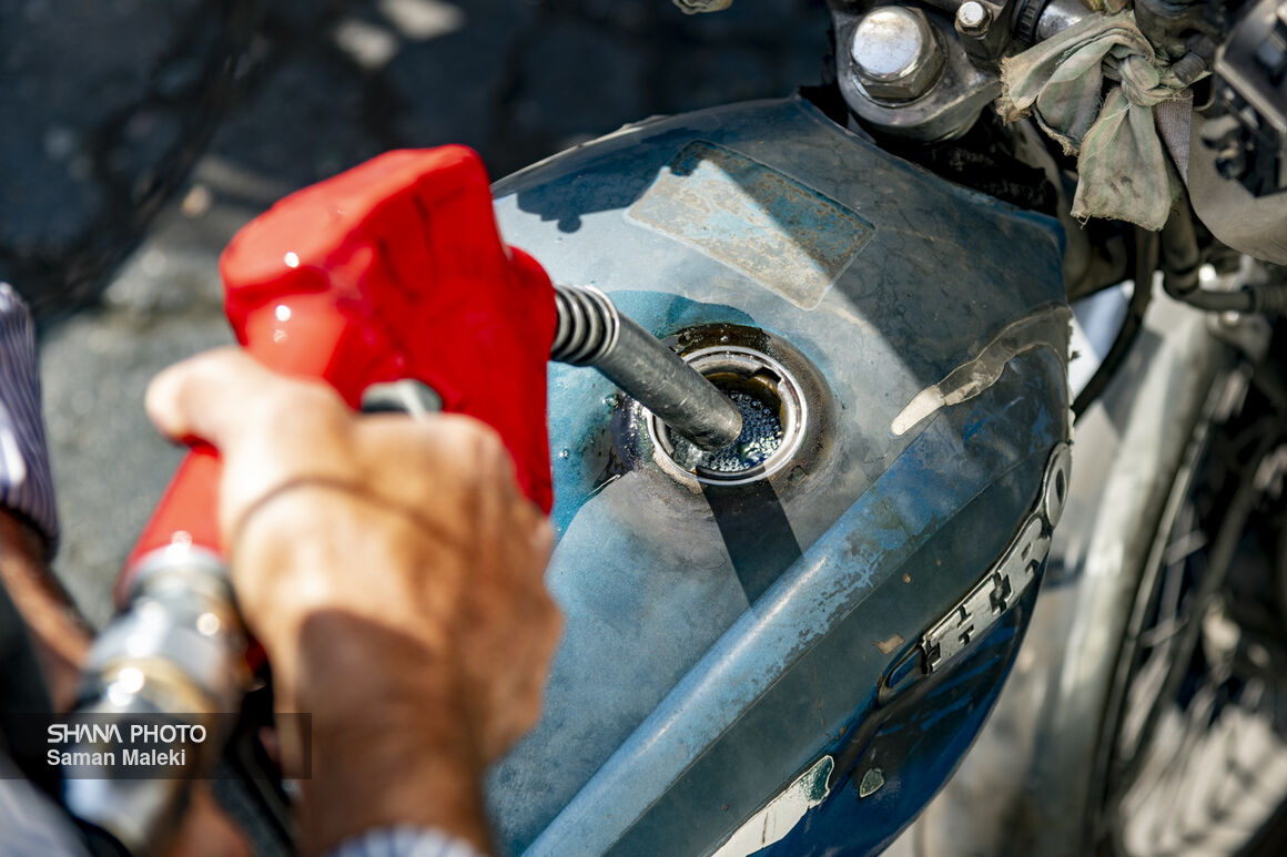 آغاز عرضه بنزین آزاد با لیتری ۵۰۰۰ تومان