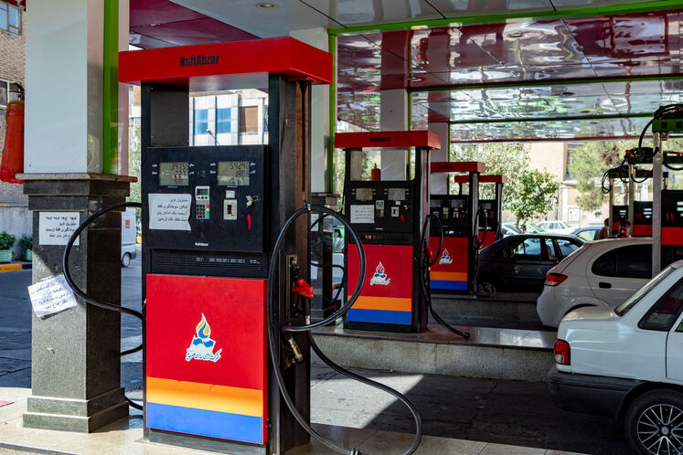 Iran distributes 53m liters of gasoline daily using emergency fuel cards
