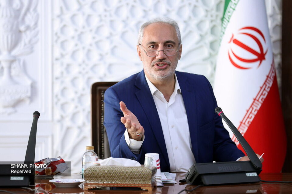 اظهارنظرها درباره بنزین تنها باید از مراجع رسمی باشد