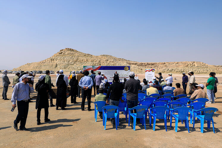 بازدید جمعی از اصحاب رسانه از دومین چاه اکتشافی میدان پازن