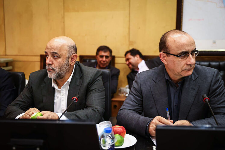 سمت چپ: سعید باغبانی، مدیر کنترل تولید شرکت ملی صنایع پتروشیمی