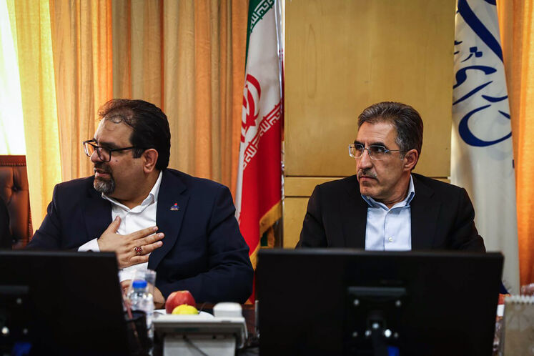 راست: رضا علیزاده، رئیس کمیسیون صنایع و معادن مجلس شورای اسلامی و سعید توکلی، مدیرعامل شرکت ملی گاز ایران