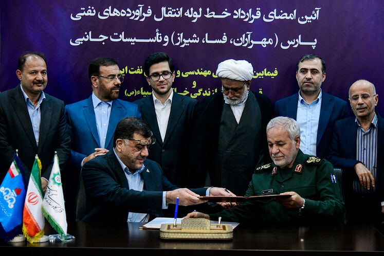 آیین امضای قرارداد خط لوله انتقال فرآورده‌های نفتی پارس (مهرآران، فسا، شیراز) و تأسیسات جانبی