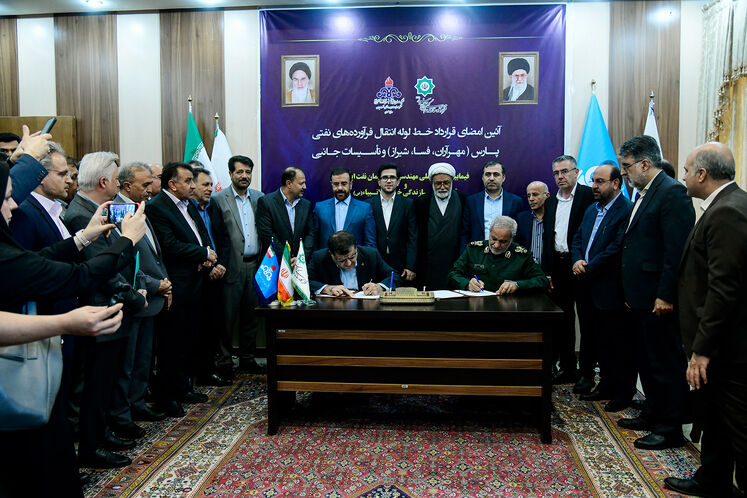 آیین امضای قرارداد خط لوله انتقال فرآورده‌های نفتی پارس (مهرآران، فسا، شیراز) و تأسیسات جانبی