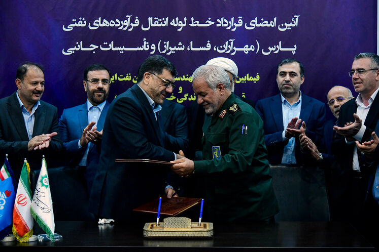 آیین امضای قرارداد خط لوله انتقال فرآورده‌های نفتی پارس (مهرآران، فسا، شیراز) و تأسیسات جانبی