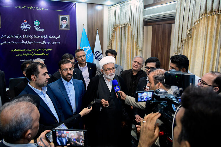 آیین امضای قرارداد خط لوله انتقال فرآورده‌های نفتی پارس (مهرآران، فسا، شیراز) و تأسیسات جانبی