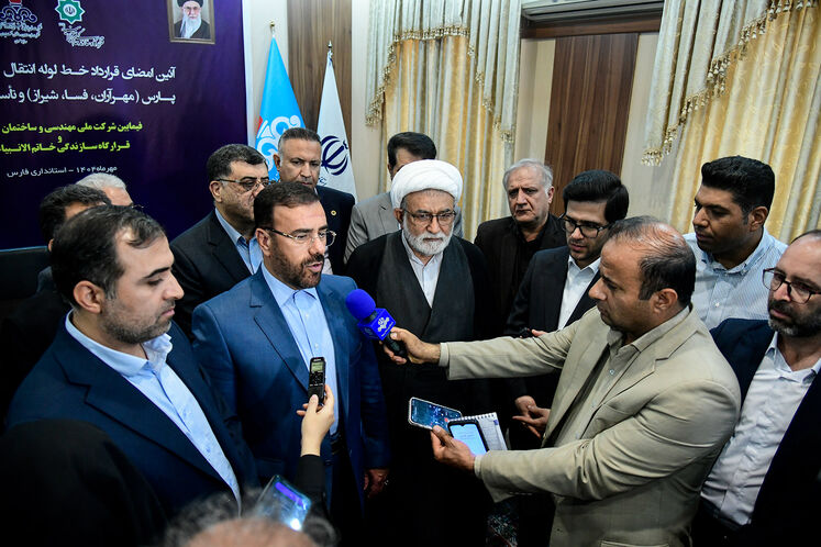 آیین امضای قرارداد خط لوله انتقال فرآورده‌های نفتی پارس (مهرآران، فسا، شیراز) و تأسیسات جانبی