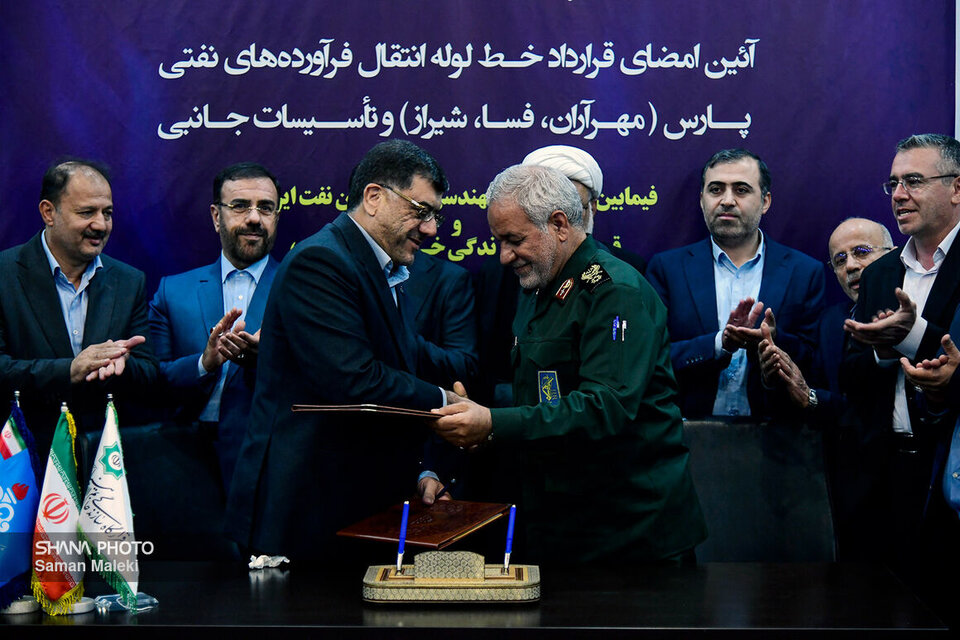 امضای قرارداد احداث خط لوله انتقال فرآورده‌های نفتی پارس