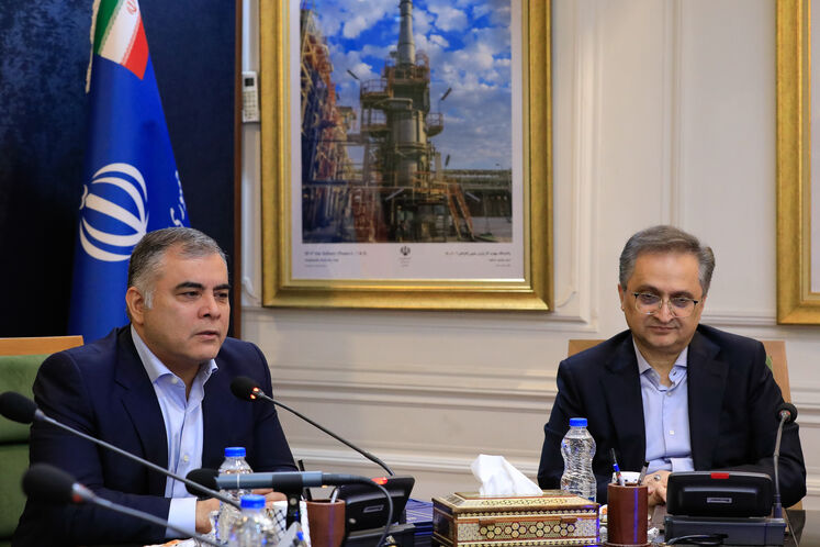  کسری نوری، مدیرکل پیشین دفتر وزارتی و محسن پاک‌نژاد، وزیر نفت