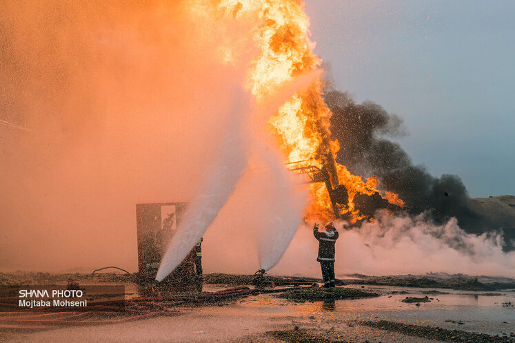 مهار فوران چاه ۱۴۷ رگ سفید