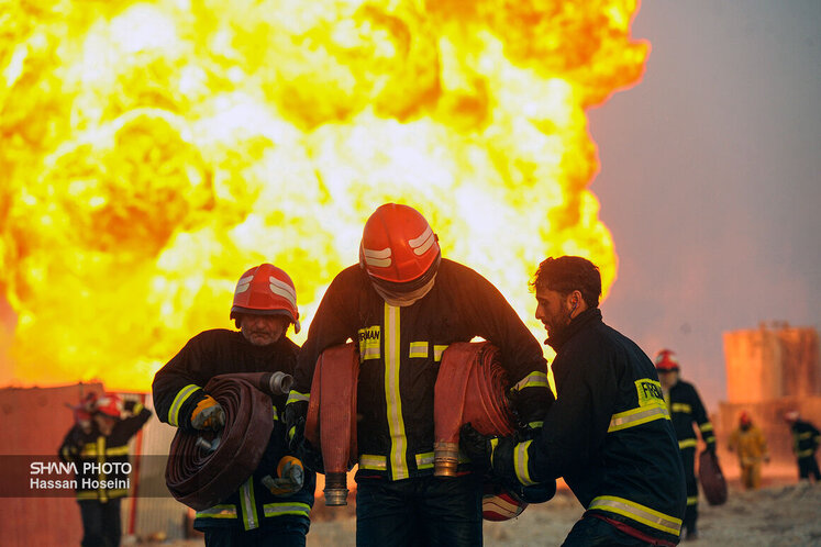 مهار فوران چاه ۱۴۷ رگ سفید