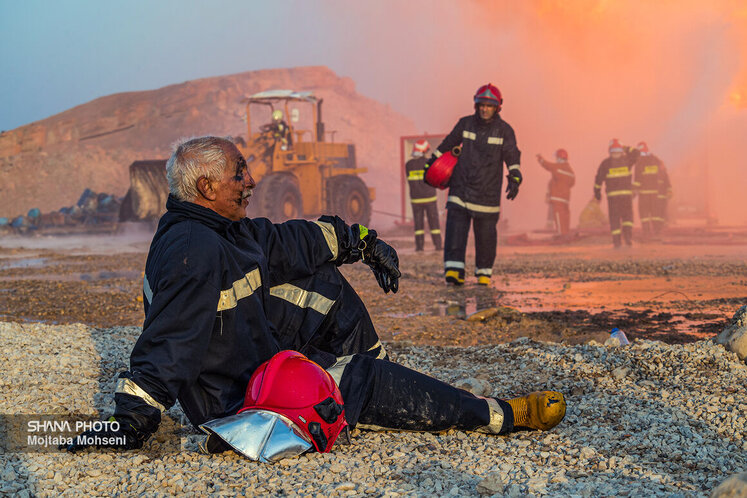 مهار فوران چاه ۱۴۷ رگ سفید