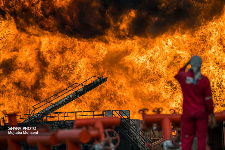 مهار فوران چاه ۱۴۷ رگ سفید