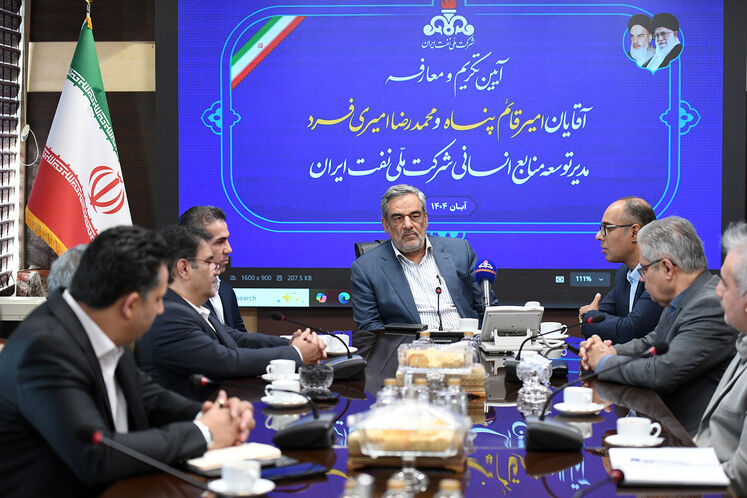 آیین تکریم و معارفه مدیر منابع انسانی شرکت ملی نفت ایران