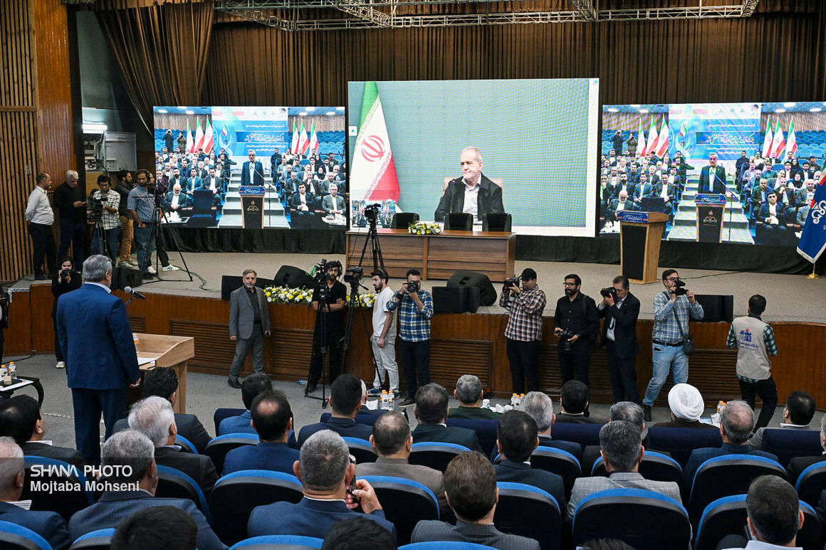 President praises Oil Ministry for speeding up gas flare recovery