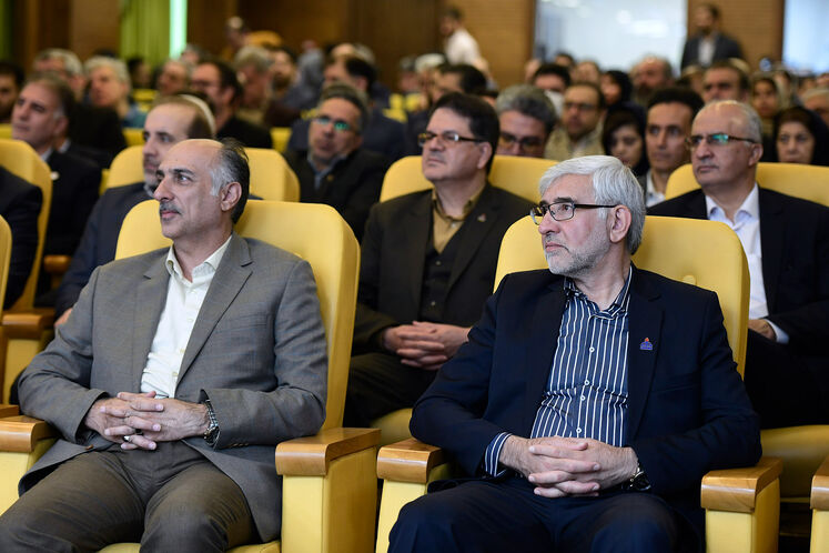 از راست: هوشنگ صیدالی، مدیر هماهنگی امور گازرسانی شرکت ملی گاز ایران و سعید پاک‌سرشت، مدیر برنامه‌ریزی تلفیقی شرکت ملی گاز ایران
