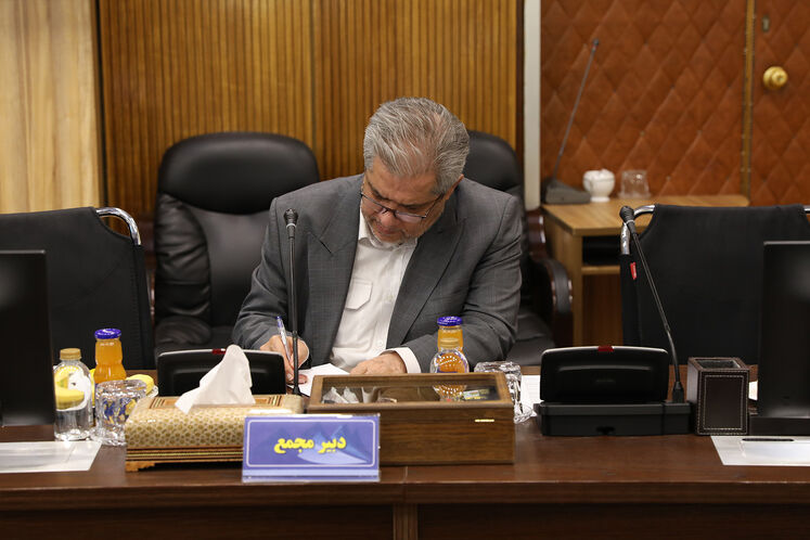  فرخ علیخانی، مدیر تولید شرکت ملی نفت ایران