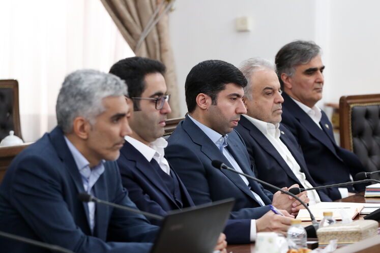 نشست بررسی برنامه‌های افزایش تولید و رفع ناترازی‌ها در حوزه انرژی