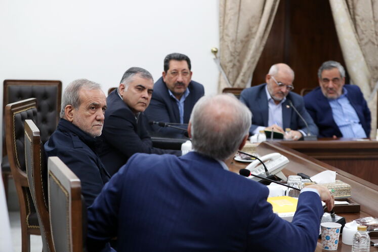 نشست بررسی برنامه‌های افزایش تولید و رفع ناترازی‌ها در حوزه انرژی