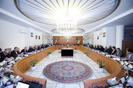 President warns automakers to improve fuel efficiency