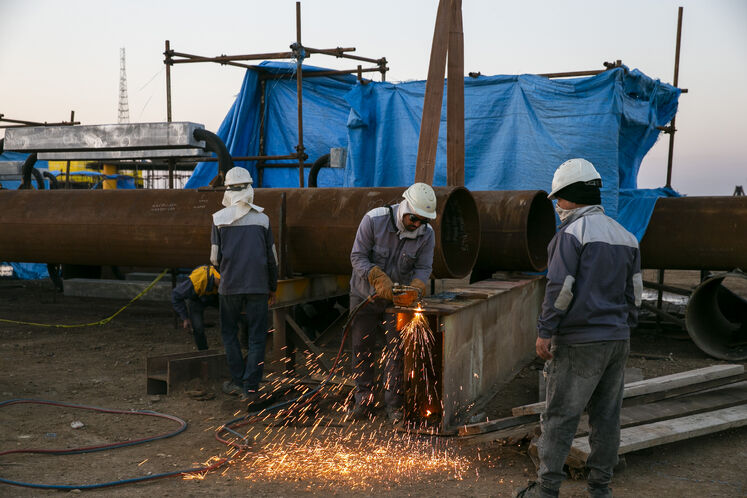 عملیات رول‌آپ چهارپایه سکوی گازی میدان مشترک فرزاد بی