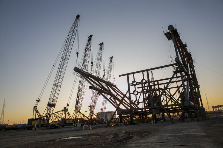 عملیات رول‌آپ چهارپایه سکوی گازی میدان مشترک فرزاد بی