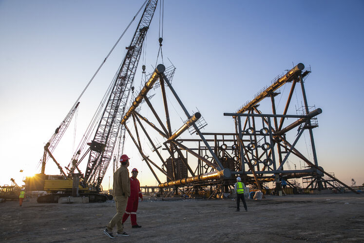 عملیات رول‌آپ چهارپایه سکوی گازی میدان مشترک فرزاد بی