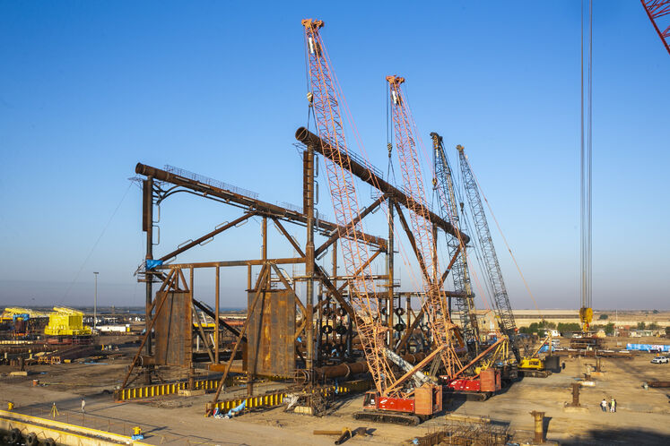 عملیات رول‌آپ چهارپایه سکوی گازی میدان مشترک فرزاد بی