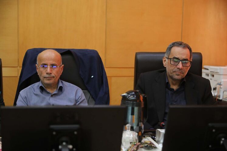 از راست: سیدموسی موسوی، عضو کمیسیون انرژی