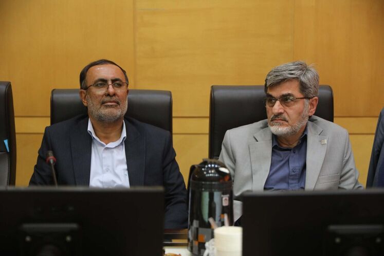 از راست: مهدی کوچک زاده و منصور شکرالهی، اعضای کمیسیون انرژی 