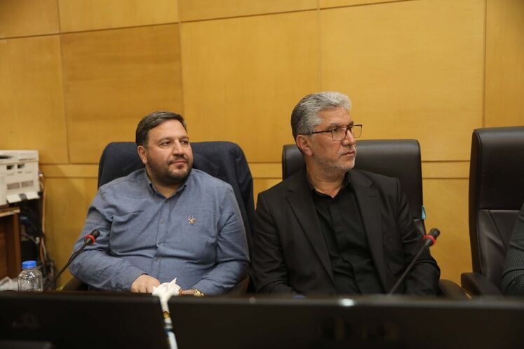 از راست: رمضانعلی سنگدوینی، عضو کمیسیون انرژی