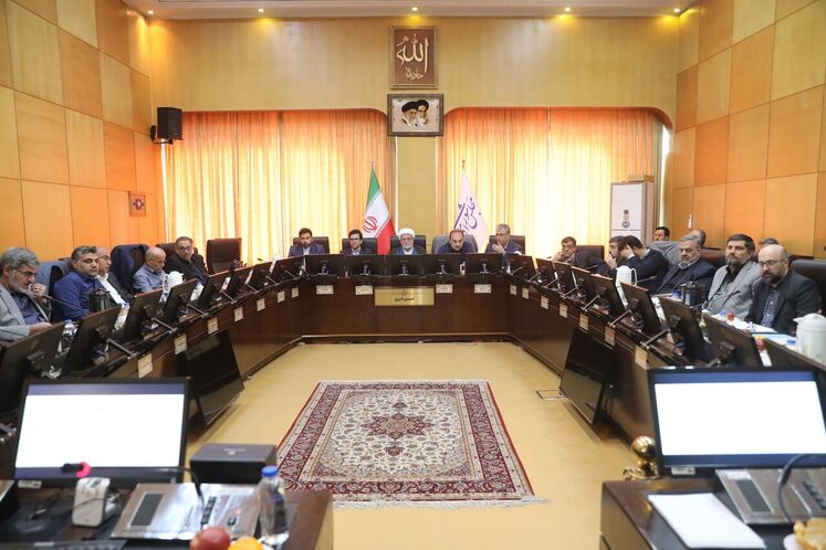 نشست کمیسیون انرژی مجلس با حضور محسن پاک‌نژاد، وزیر نفت