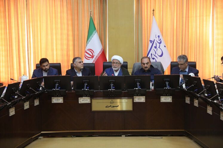 نشست کمیسیون انرژی مجلس با حضور محسن پاک‌نژاد، وزیر نفت