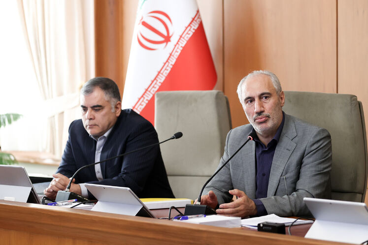 سیدحمید پورمحمدی، رئیس سازمان برنامه و بودجه و محسن پاک‌نژاد، وزیر نفت