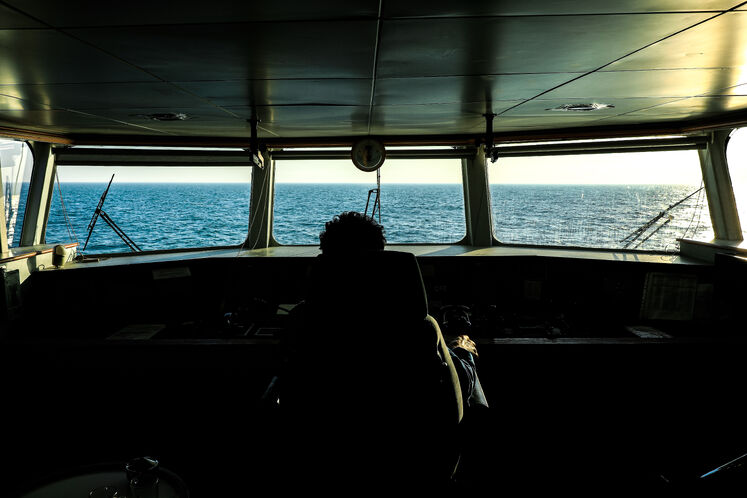 فاصله اسکله بهرگان تا سکوی نفتی سروش با توجه به شرایط آب و هوایی بین ۴ تا ۵ ساعت متغیر است و ۱۱۰ کیلومتر معادل ۶۰ مایل دریایی است.