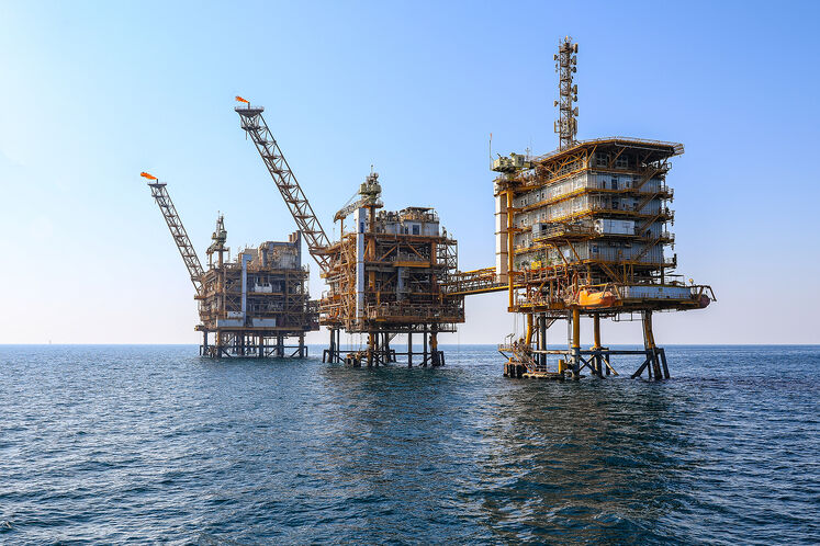 قلب انرژی خلیج فارس؛ سکوی نفتی سروش