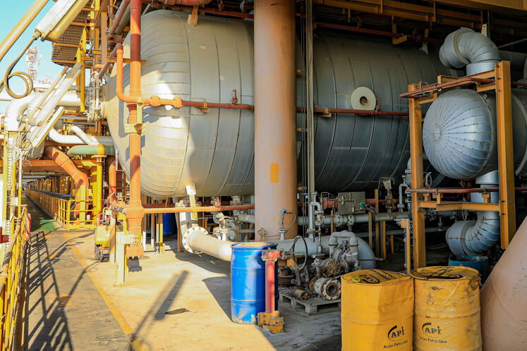 سکوی سروش به‌عنوان سکوی مادر شناخته می‌شود. دارای چند ورودی نفتی مختلف است که مهمترین آنها سکوی نوروز  و در مسافت ۵۰ کیلومتری قرار دارد.