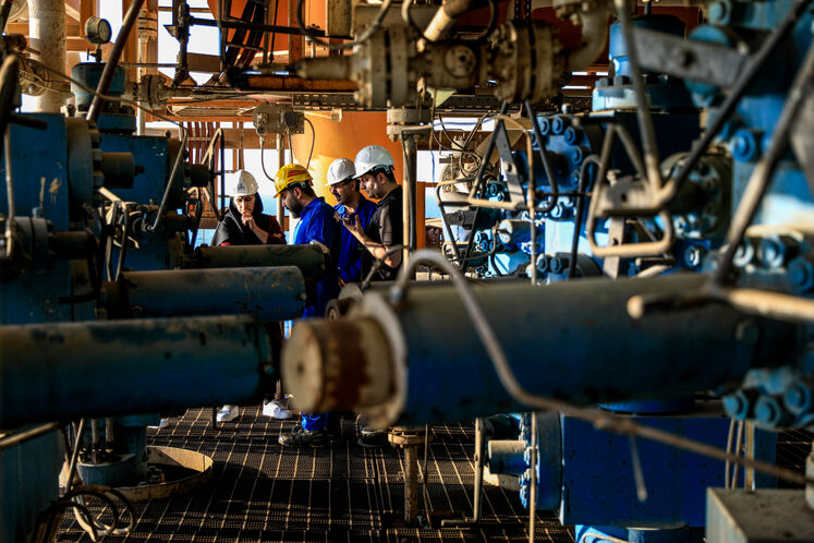 سکوی نفتی سروش، با مجموعه ای از سکو‌های حفاری، خطوط انتقال و تأسیسات فرآورش دریایی به‌عنوان یکی از پیچیده‌ترین طرح‌های فراساحلی ایران شناخته می‌شود