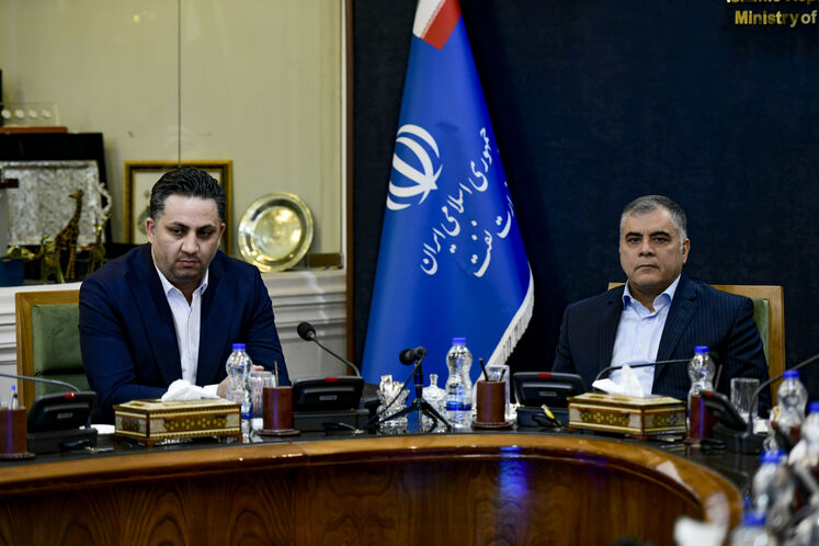 محسن پاک‌نژاد، وزیر نفت و سامان قدوسی، سرپرست اداره کل روابط عمومی وزارت نفت